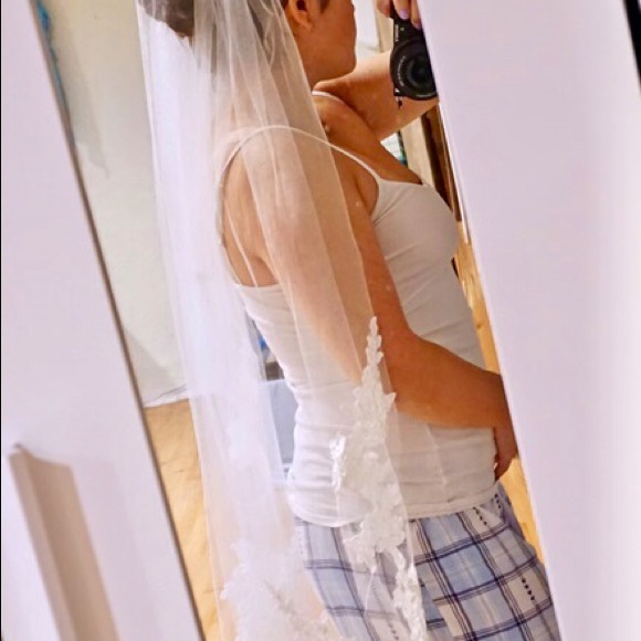 Trailing Floral Lace Appliqué Fingertip Veil main image 4